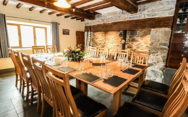 Maestyddyn Farm House