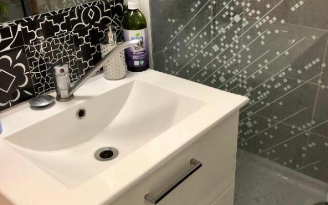 Superbe Studio avec Jacuzzi