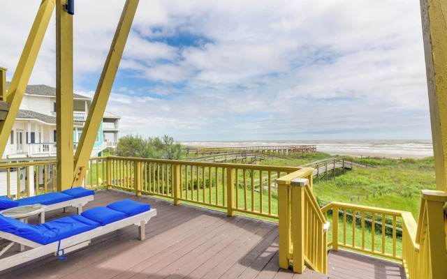 Oceanfront Home w/ Beach Access in Galveston