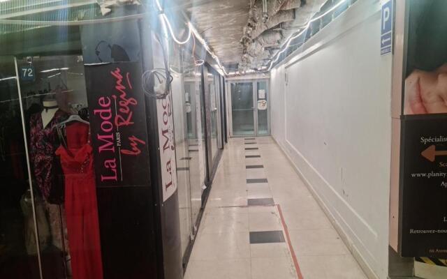 129 - Urban Art Love Champs-Elysées