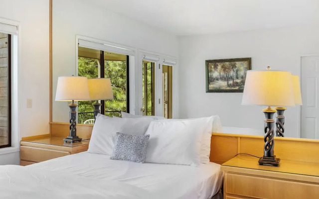 Snowcap Escape at Mount Bachelor