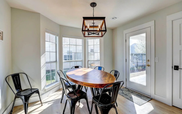 Chic Bentonville Home w/ Patio & Fire Pit!