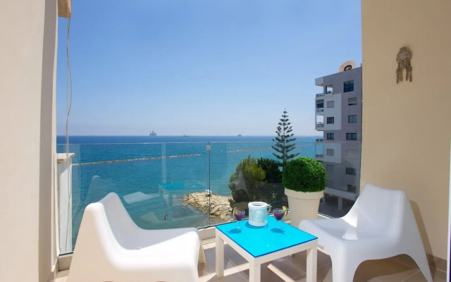 Seaside Luxury Beach Apartment