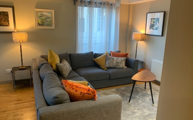 Bright, Modern Apartment - Royal Mile