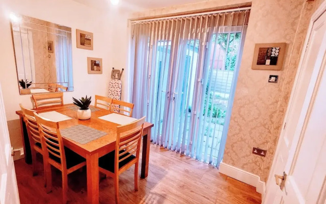 Bas Charming 3 Bedroom House