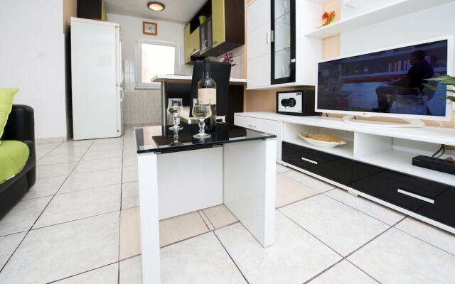 Apartment Tomy / Studio A2