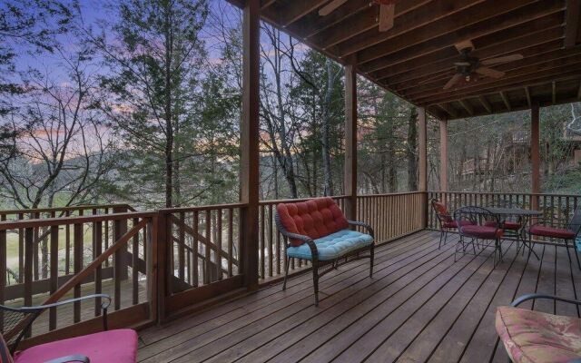 The Lodge on the Creek Branson West Cabin w/ Beautiful Views