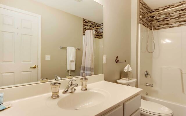 Lakefront Ozark Condo w/ Spacious Balcony!