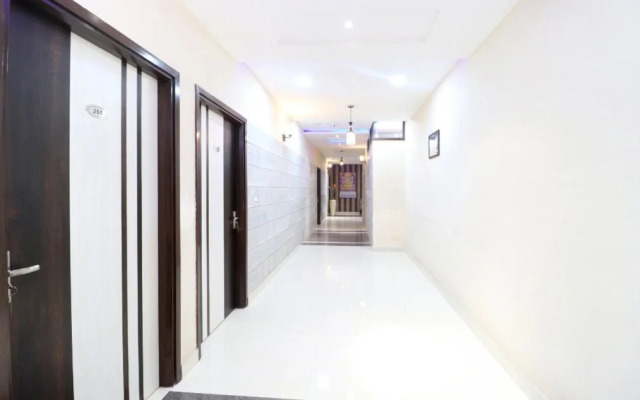 Hotel C M Plaza By OYO Rooms