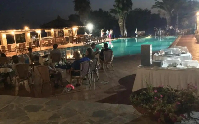 Oasis Hotel Kyparissia