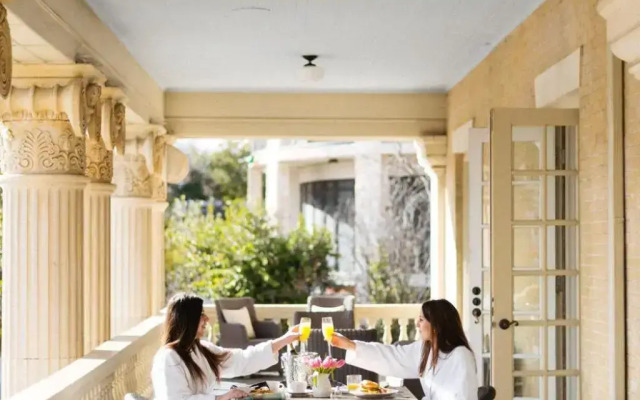 Hotel Ella