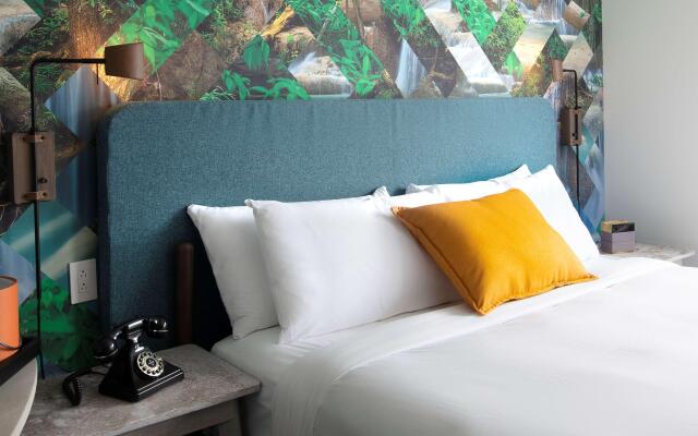 Canvas Moncton, Tapestry Collection by Hilton