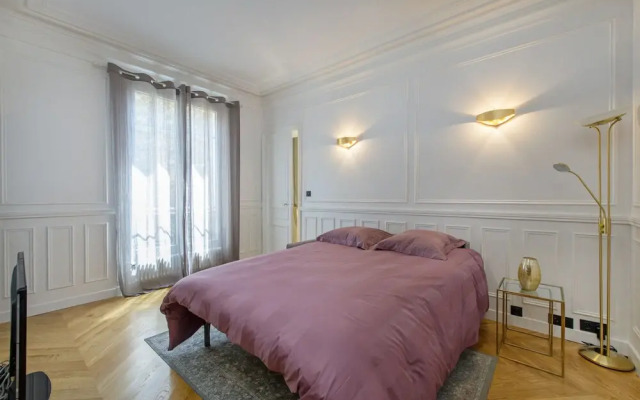 Dream apartment on the Elysee fields