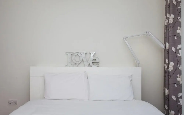 Convenient & Charming 2bd Apartment With Balcony