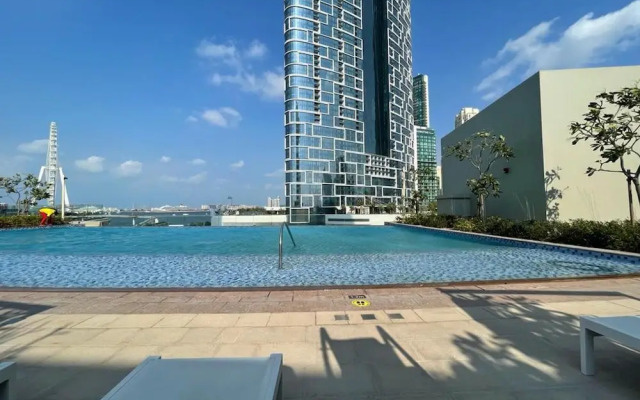 Luxe High Floor Full Seaview