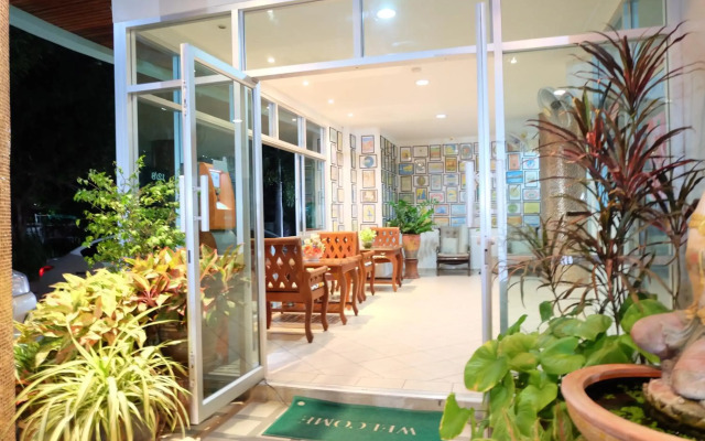 Lomsabai Apartments