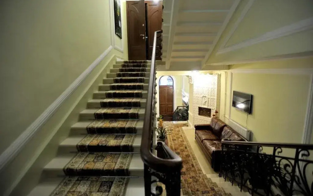 Apartment Longo On Furshtatskaya