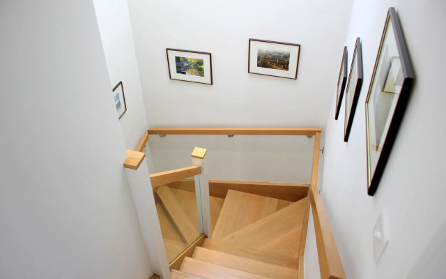 Peymans - The Luxurious Duplex Serviced Apartment