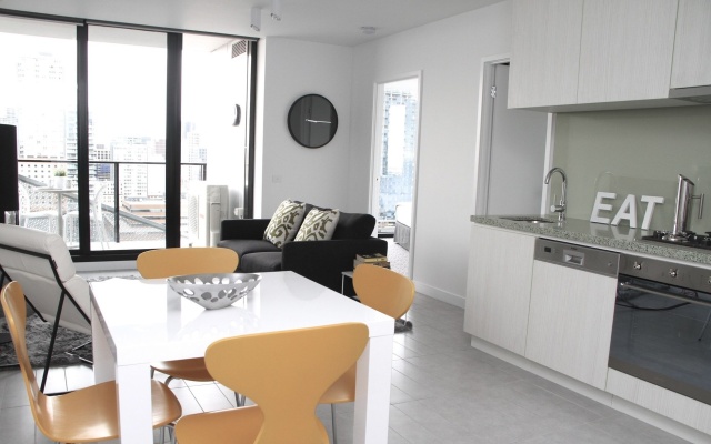 Lacrosse Docklands Tower – Guest Rooms – Melbourne