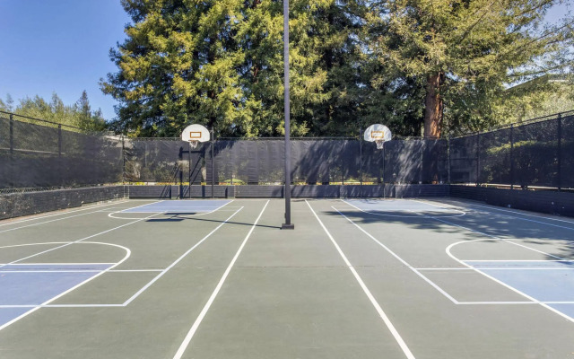 Oakwood At Eaves Mountain View