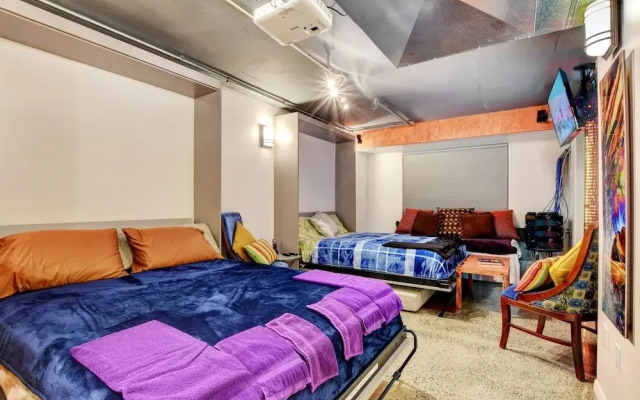 LVStripHouse Condos Sleeps up to 14