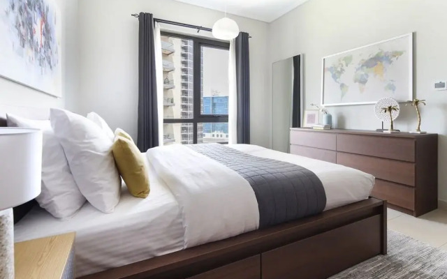 Light + Beautiful 1BR in Amazing Downtown Dubai!
