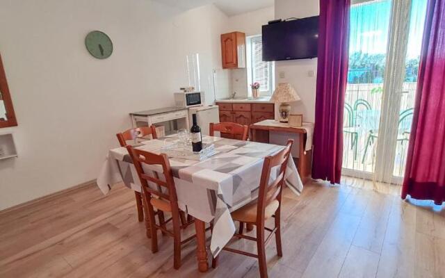 APARTMENT ANNA 350m FROM THE BEACH