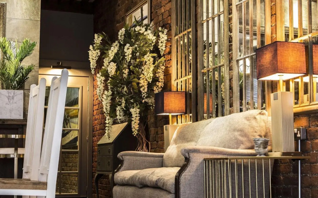 The Cow Hollow Hotel