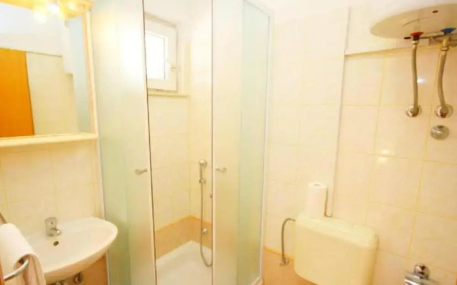 Apartments & Rooms Cakelic II
