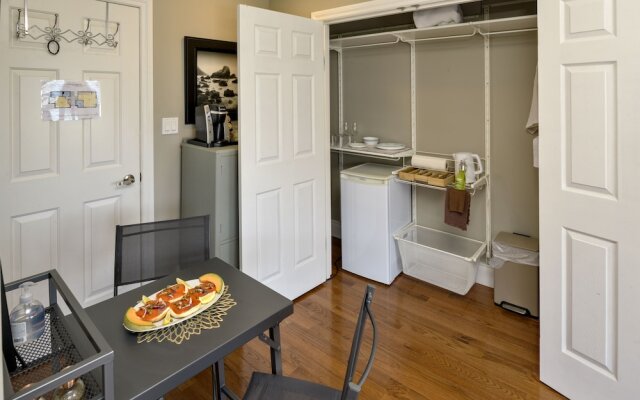 Above The Beach Guest Suites