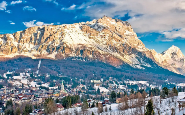 Hotel Alaska Cortina