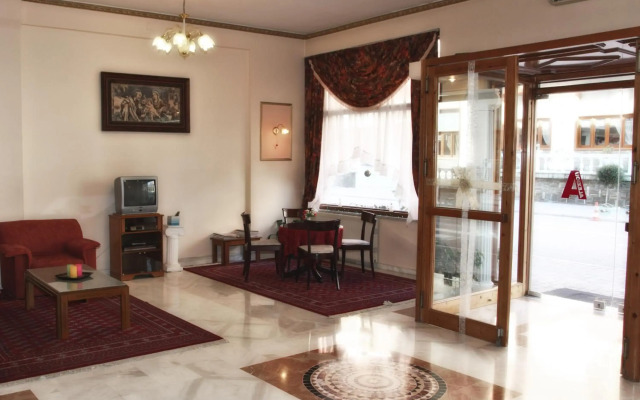 Alexiou Hotel