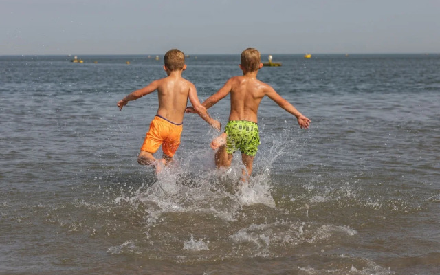 Restyled Villa With Dishwasher, Near the Beach