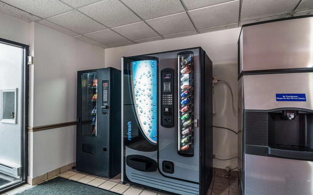 Motel 6 Libertyville, IL