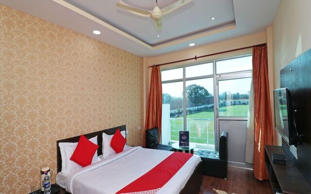 OYO 13483 Hotel Aradhya's