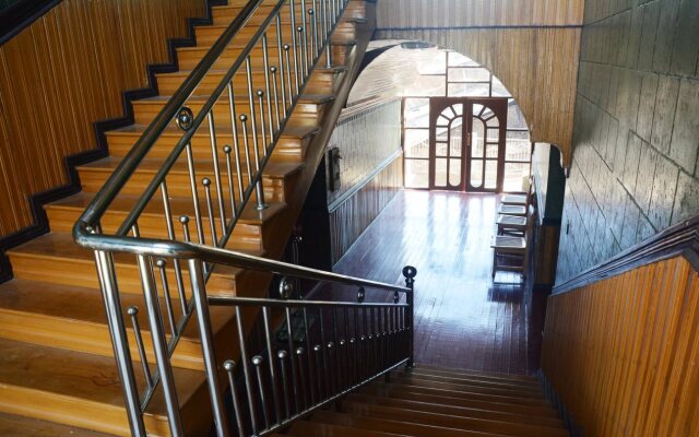 Golden Mrauk U Guest House