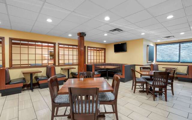 Best Western Louisville East Inn & Suites