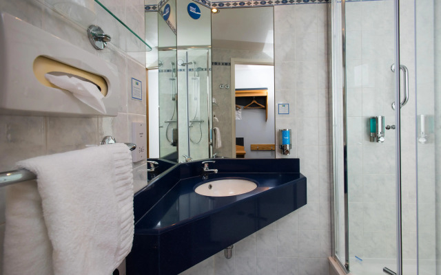 Holiday Inn Express Swansea - East by IHG