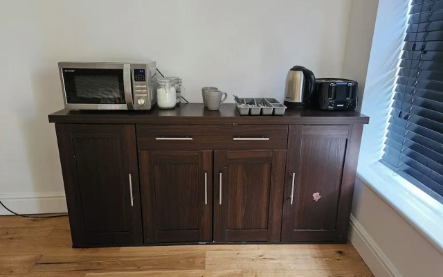 SnoozeDen Westmead – Windsor Castle & Legoland