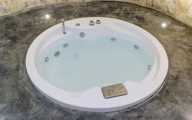 White Studio with Jacuzzi