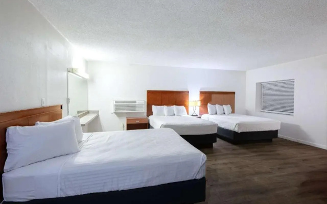 Travelodge by Wyndham Parker