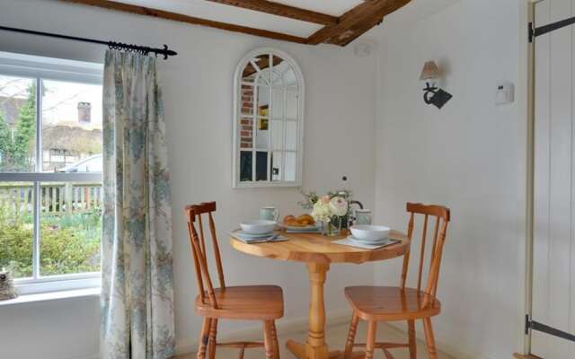 Pretty Holiday Home in Sedlescombe Kent With Garden