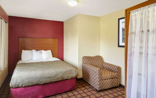 AmericInn by Wyndham Burlington