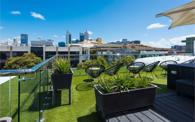 New York Style Room in Northbridge with Roof Terrace