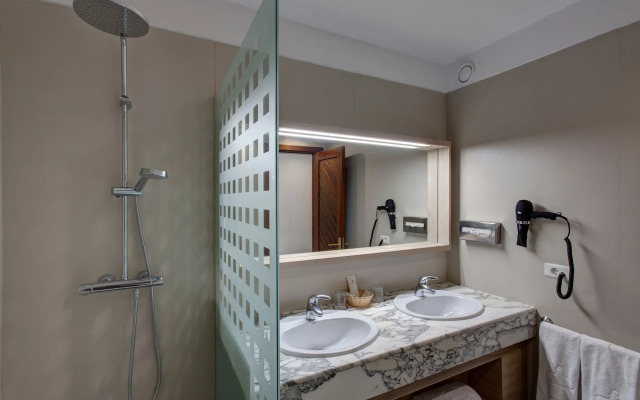 Plus Fariones Suite Hotel
