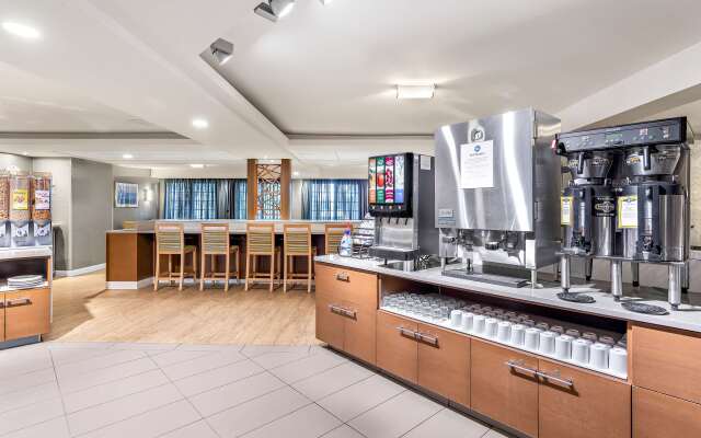 Best Western West Towne Suites