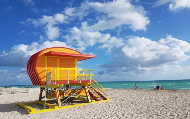 BEST DEAL! 2BR Modern Beachfront Ocean Drive WiFi