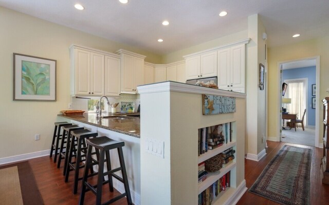 Sunkissed 3 Bedroom Townhouse by RedAwning