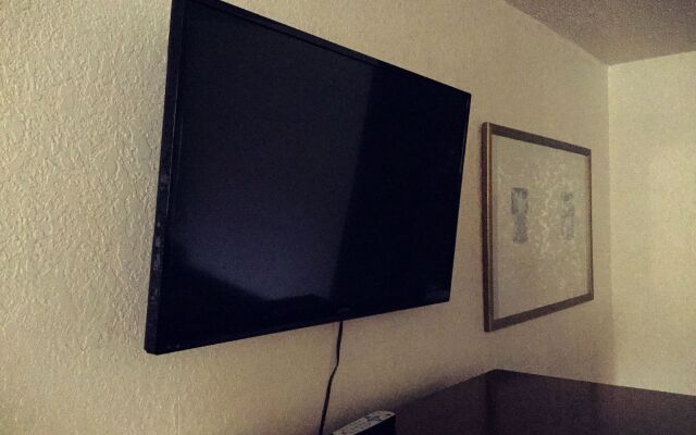 Apm Inn and Suite