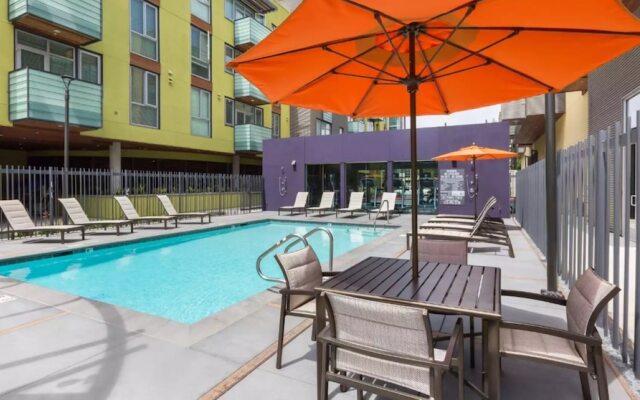 Global Luxury Suites in Emeryville